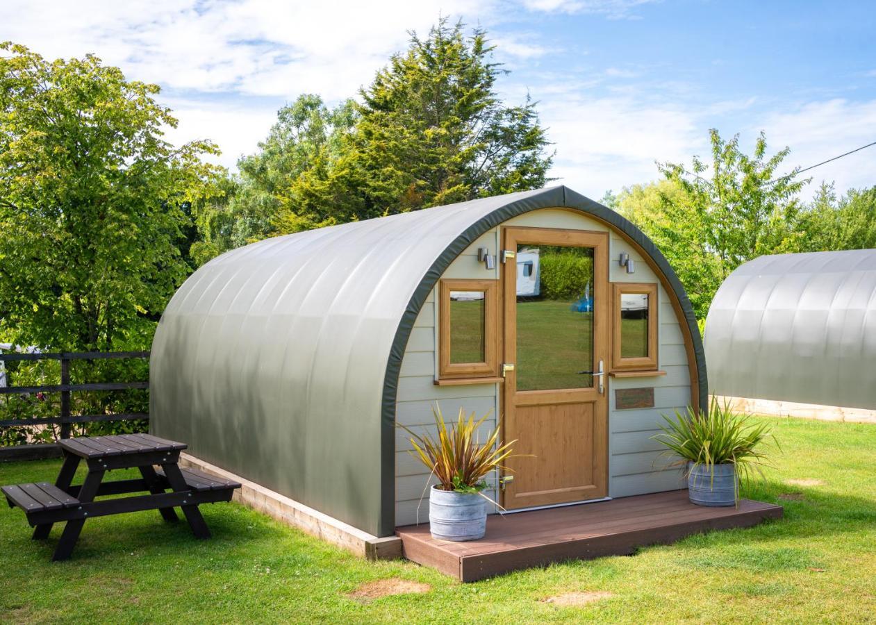 ホテル Glamping At South Lytchett Manor プール エクステリア 写真