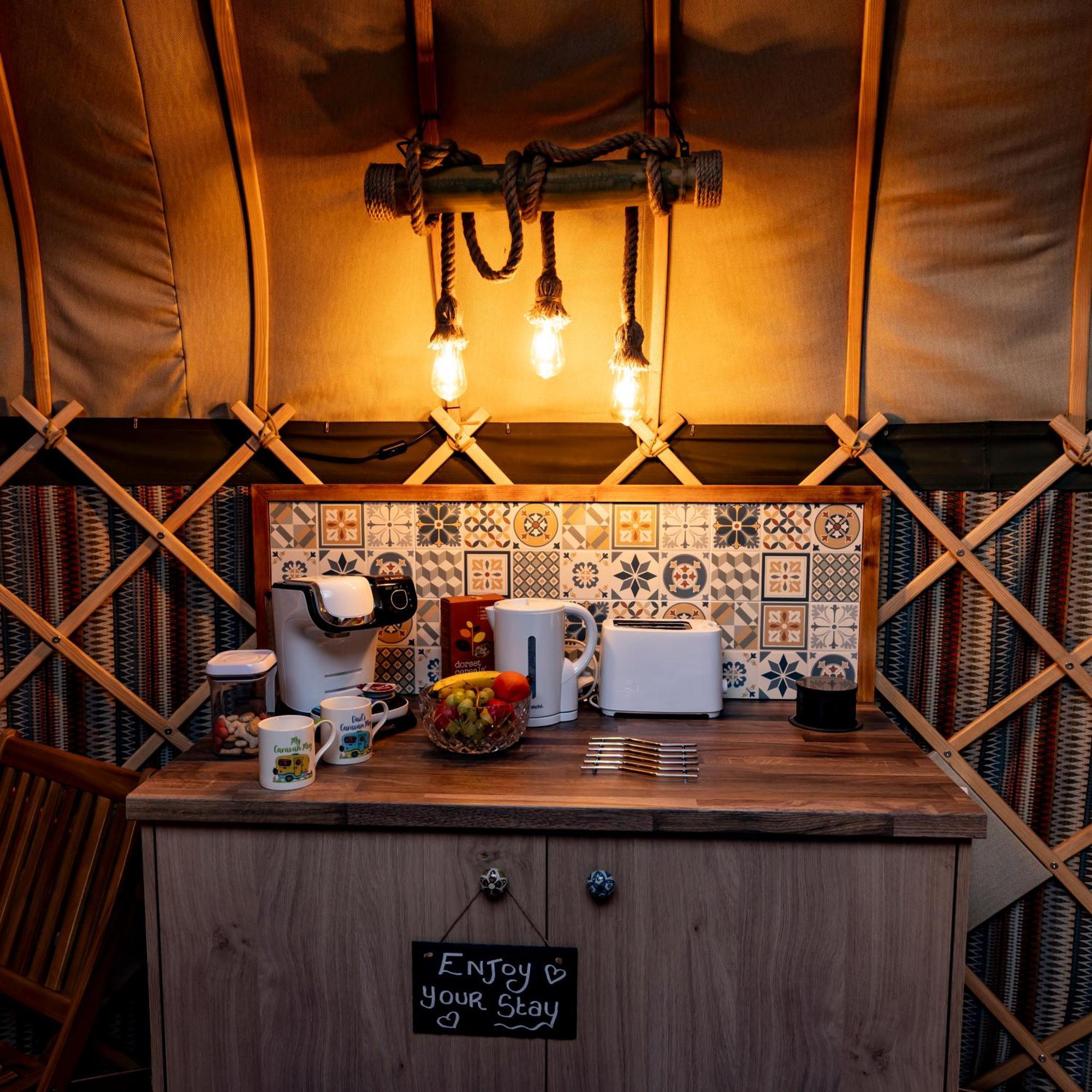 ホテル Glamping At South Lytchett Manor プール エクステリア 写真
