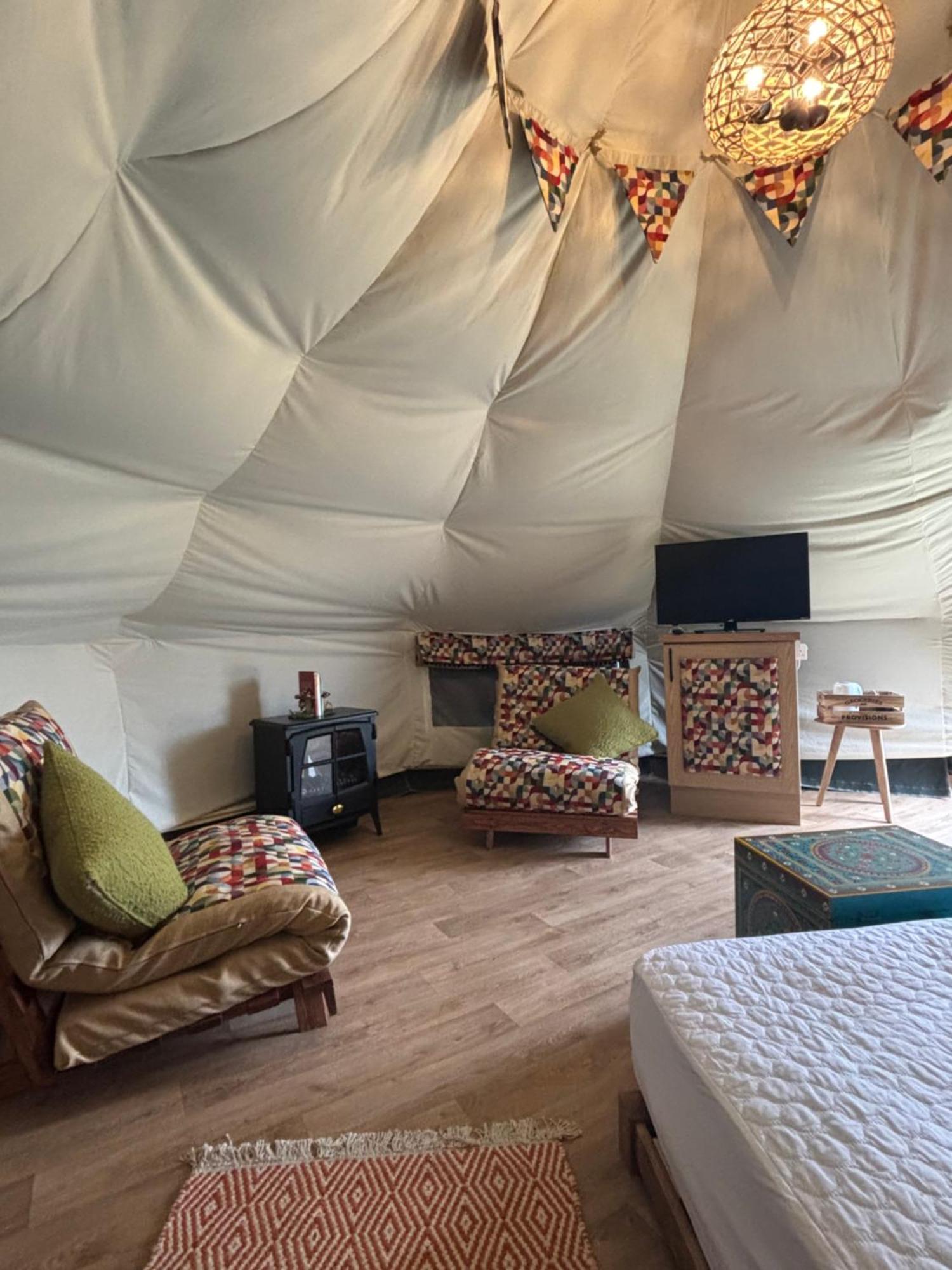 ホテル Glamping At South Lytchett Manor プール エクステリア 写真